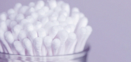 Власти Великобритании запретят пластиковые трубочки и ватные палочки