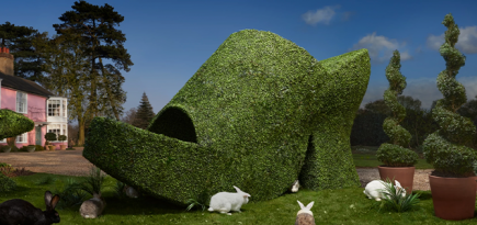 Совет от Юли Катькало: добавьте свежей зелени в весенние образы