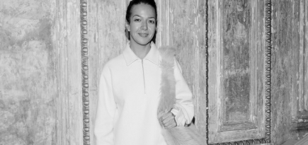 Ксения Чилингарова, Софья Эрнст и другие гости трансляции показа Alexander McQueen