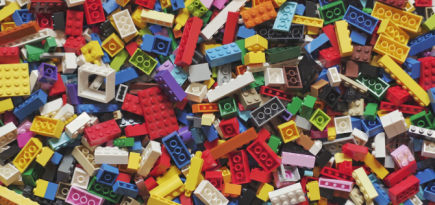 Часть магазинов Lego приостановила работу в России