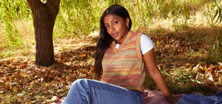 Чаритра Чандран из «Бриджертонов» снялась в новой кампании Levi's