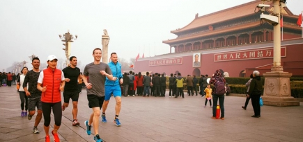 Цукерберг пробежался по задымленному Пекину