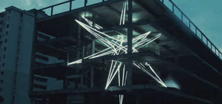 Малайзийский художник соорудил звезду внутри долгостроя