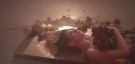 Луна выпустила клип на песню «Пули»