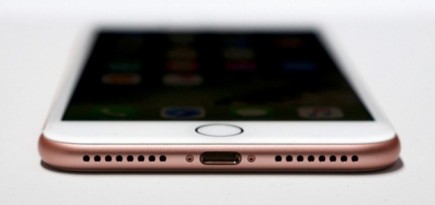 Новый iPhone будет распознавать владельца по лицу