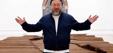 История с LEGO продолжается: Ай Вэйвэй принимает посылки