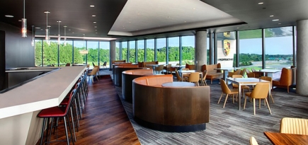 Компания Porsche открыла ресторан в Атланте