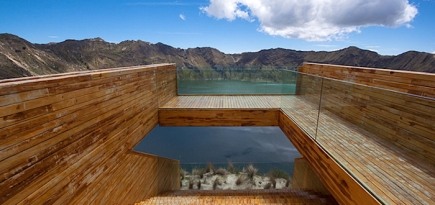 Дизайнерская смотровая площадка над озером Килотоа в Эквадоре