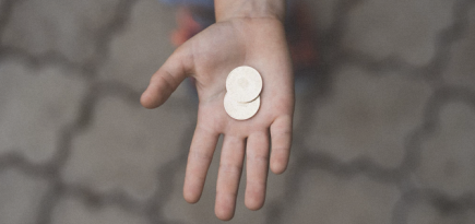 Кеш сюда: Саша Сутормина — об этике чаевых наличными