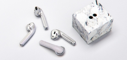 Дизайнер из Лос-Анджелеса инкрустировал бриллиантами наушники AirPods