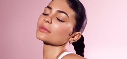 У бренда Кайли Дженнер Kylie Skin появилась линейка мерчандайза