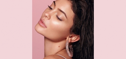 Кайли Дженнер выпустила летнюю коллекцию Kylie Skin