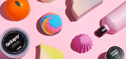 Охлаждающее желе и бомбы для душа: Lush представил летние новинки