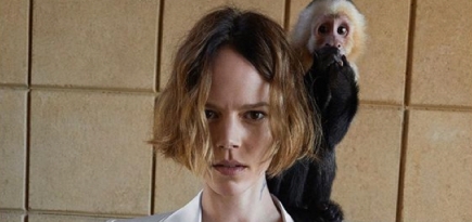 Фрея Беха позирует с обезьянкой в кампании Saint Laurent