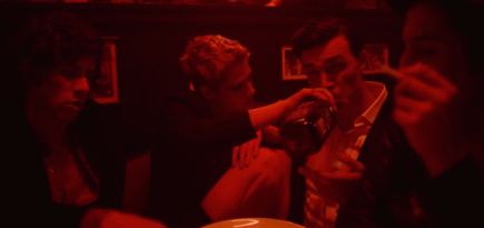 Кристен Стюарт соблазняет всех вокруг в новом видео Interpol