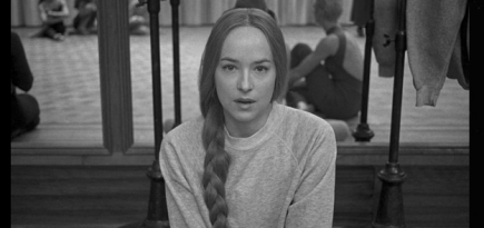 Дакота Джонсон учится в балетной школе Тильды Суинтон в трейлере хоррора «Суспирия»