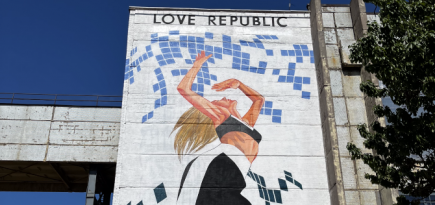 Художница Маша Янковская и Love Republic создали стрит-арт в «Севкабель порту»