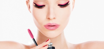 Саша Лусс в рекламной кампании туши Dior Addict