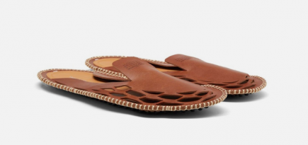 Maison Margiela создал плоские тапочки