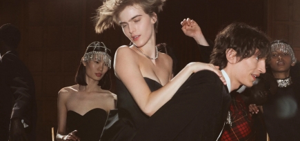 McQueen представил рождественскую рекламную кампанию в стиле ар-деко