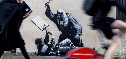 Граффити Бэнкси на здании Королевского суда закрасили