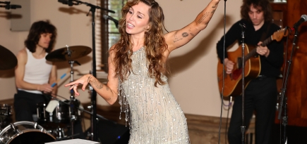 Майли Сайрус выпустила саундтрек к новому «Аватару»