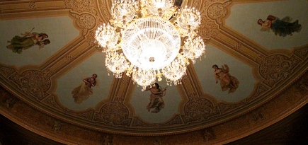 Большой театр начнет продавать билеты по 100 рублей