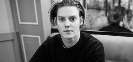 Павел Табаков: «Могу охарактеризовать свое поведение как поведение недомоседа»