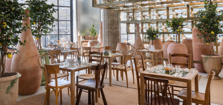 Зачем Saint Laurent, Prada и Gucci свои кофейни, кондитерские и рестораны