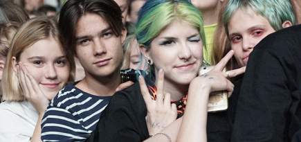 Дети с концерта Билли Айлиш советуют взрослым, на кого подписаться в Instagram, YouTube и «ВКонтакте»