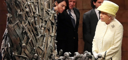 Елизавета II побывала на съемочной площадке \"Игры престолов\"