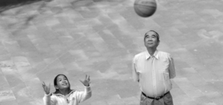 «Эта экспозиция — как чтение хорошего детектива, только без убийства»: новая выставка «Гаража»