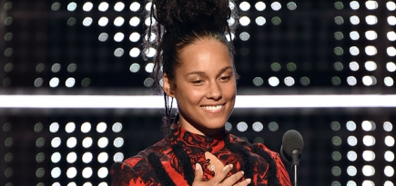 Почему Алиша Киз появилась на MTV VMA без макияжа