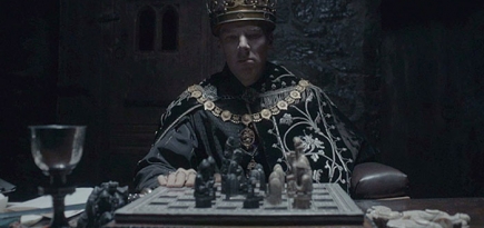 Следим за очередным перевоплощением Бенедикта Камбербэтча в трейлере мини-сериала \"Пустая корона\"