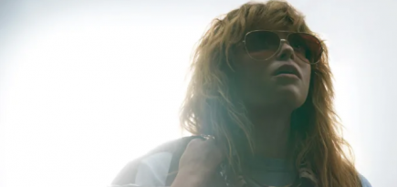 Вышел тизер «Poker Face» с Наташей Лионн и Хлоей Севиньи