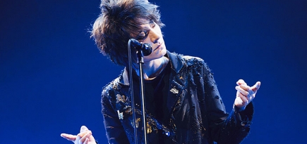 \"Я маленький человек, мне нужно куда-то плыть\": гастрольный тур Земфиры закончился двумя концертами в \"Олимпийском\"