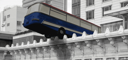 На крыше отеля Peninsula в Гонконге появился автобус