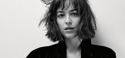 Дакота Джонсон запустила подкаст, чтобы поддержать жертв насилия