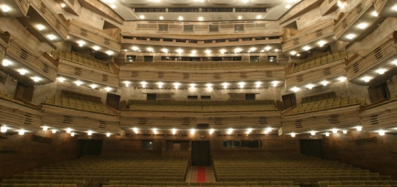 МХАТ начал учитывать отношение к алкоголю и философии Дугина при приеме на работу