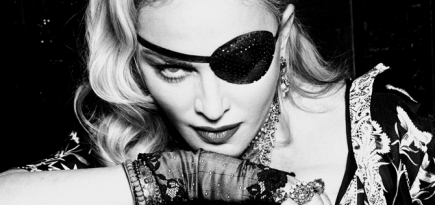 Мадонна показала шпагат на спине