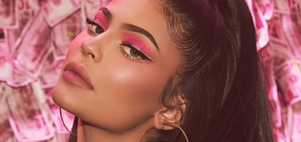 Кайли Дженнер провела видеоэкскурсию по штаб-квартире Kylie Cosmetics