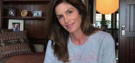 Instagram vs reality: Синди Кроуфорд создала мем о работе в самоизоляции