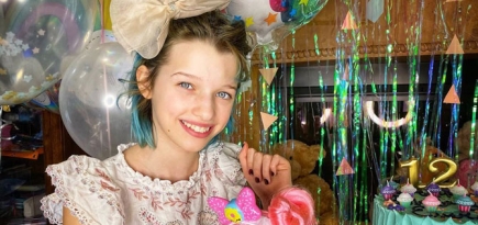 Дочь Миллы Йовович спела песню про Антошку