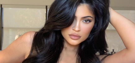 Кайли Дженнер нарядила гигантскую елку в своем доме