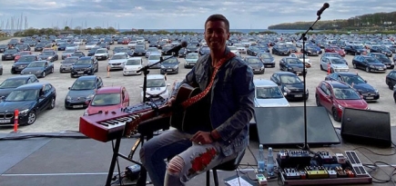 В Дании прошел первый концерт в формате драйв-ин