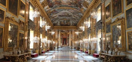 Valentino представит кутюрную коллекцию онлайн