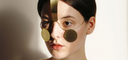 Польские дизайнеры создали украшение-маску, которое мешает камере распознать лицо