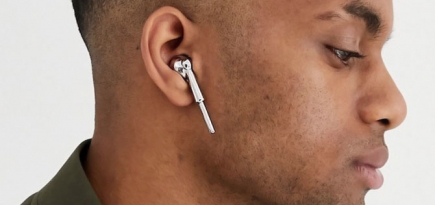 На Asos появились фейковые наушники AirPods — их можно носить вместо сережек