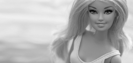 Стандарты красоты: как любимая кукла Barbie стала источником комплексов