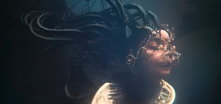 Бьорк анонсировала свое самое масштабное шоу с участием режиссера «Гарри Поттера»